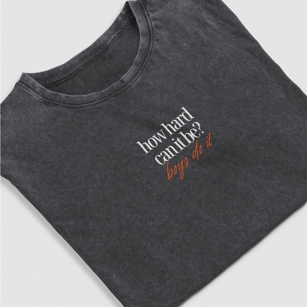 Woman’s T-Shirt Large ‘how hard can it be? boys do it’ Mads Mitch